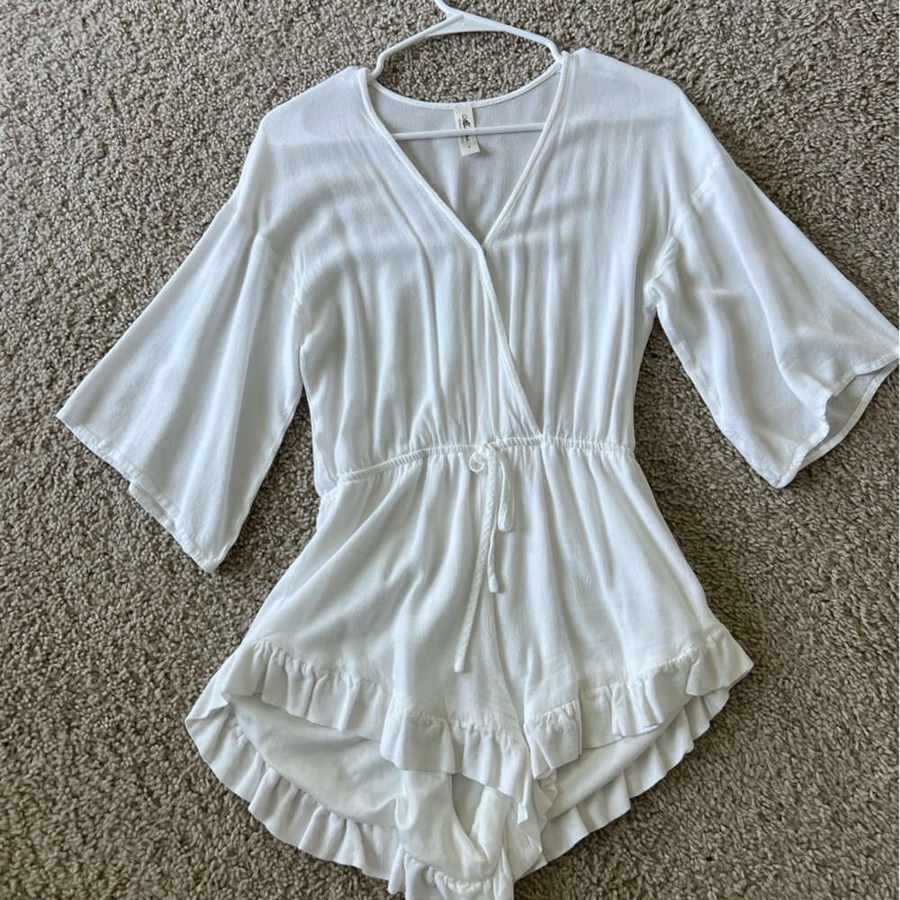 White short romper with ruffles at the bottom